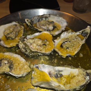 Surfing Crab - 6 steamed oysters with butter garlic sauce - Seafood Near Me - Escondido, California