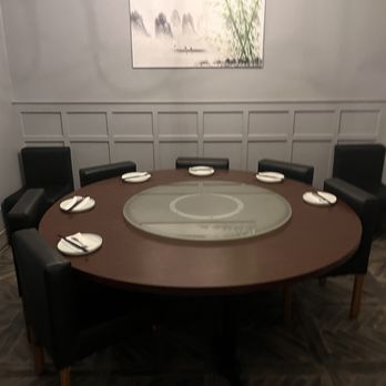 La Mom Kitchen - a private dining room - Chinese Near Me - La Grange, Illinois La Mom Kitchen - a private dining room - Chinese Near Me - La Grange, Illinois