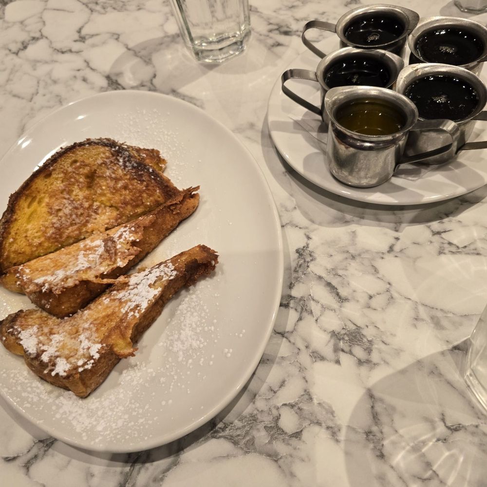 Du-par's Restaurant and Bakery - French Toast alongside more than enough butter and syrup for this and the pancakes - American Near Me - Las Vegas, Nevada Du-par's Restaurant and Bakery - French Toast alongside more than enough butter and syrup for this and the pancakes - American Near Me - Las Vegas, Nevada