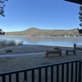 Lagonita Lodge - Morning view - Hotels Near Me - Big Bear Lake, California