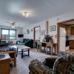 Northern Pines Resort - Living area in cabin