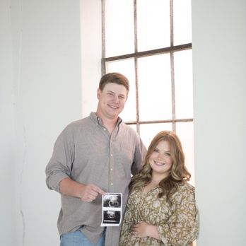 Alexis LaRue Photography - Pregnancy announcement photography - Session Photography Near Me Alexis LaRue Photography - Pregnancy announcement photography - Session Photography Near Me