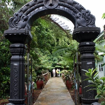 Himalayan Academy / Kauai's Hindu Monastery - Entrance gate. - Landmarks & Historical Buildings Near Me - Kapaa, Hawaii