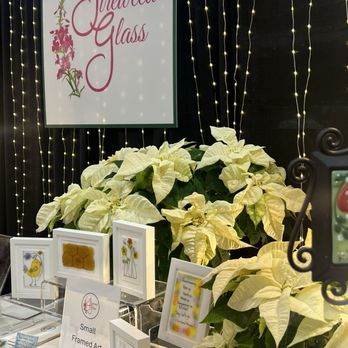 Washington Floral Service - White poinsettias - Florists Near Me - Tacoma, Washington Washington Floral Service - White poinsettias - Florists Near Me - Tacoma, Washington