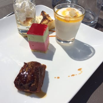 Comme Vous Voulez - Assortiment des desserts Moelleux chocolat - Bavarois pistache framboise - Soufflé au Grand Marnier - Tarte citron - Brioche perdue - French Near Me - Dunkerque, 59 Comme Vous Voulez - Assortiment des desserts Moelleux chocolat - Bavarois pistache framboise - Soufflé au Grand Marnier - Tarte citron - Brioche perdue - French Near Me - Dunkerque, 59