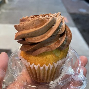 Midnite Confection's Cupcakery - Eclipse Cupcake - Bakeries Near Me - Baltimore, Maryland