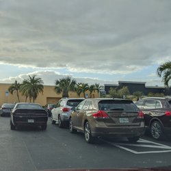 South Cape Town Center - That's not a parking space and that is definitely not a parking space.
