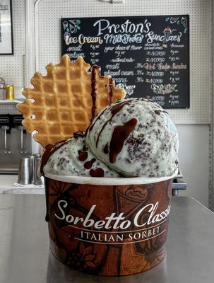 Preston's Candy & Ice Cream by null