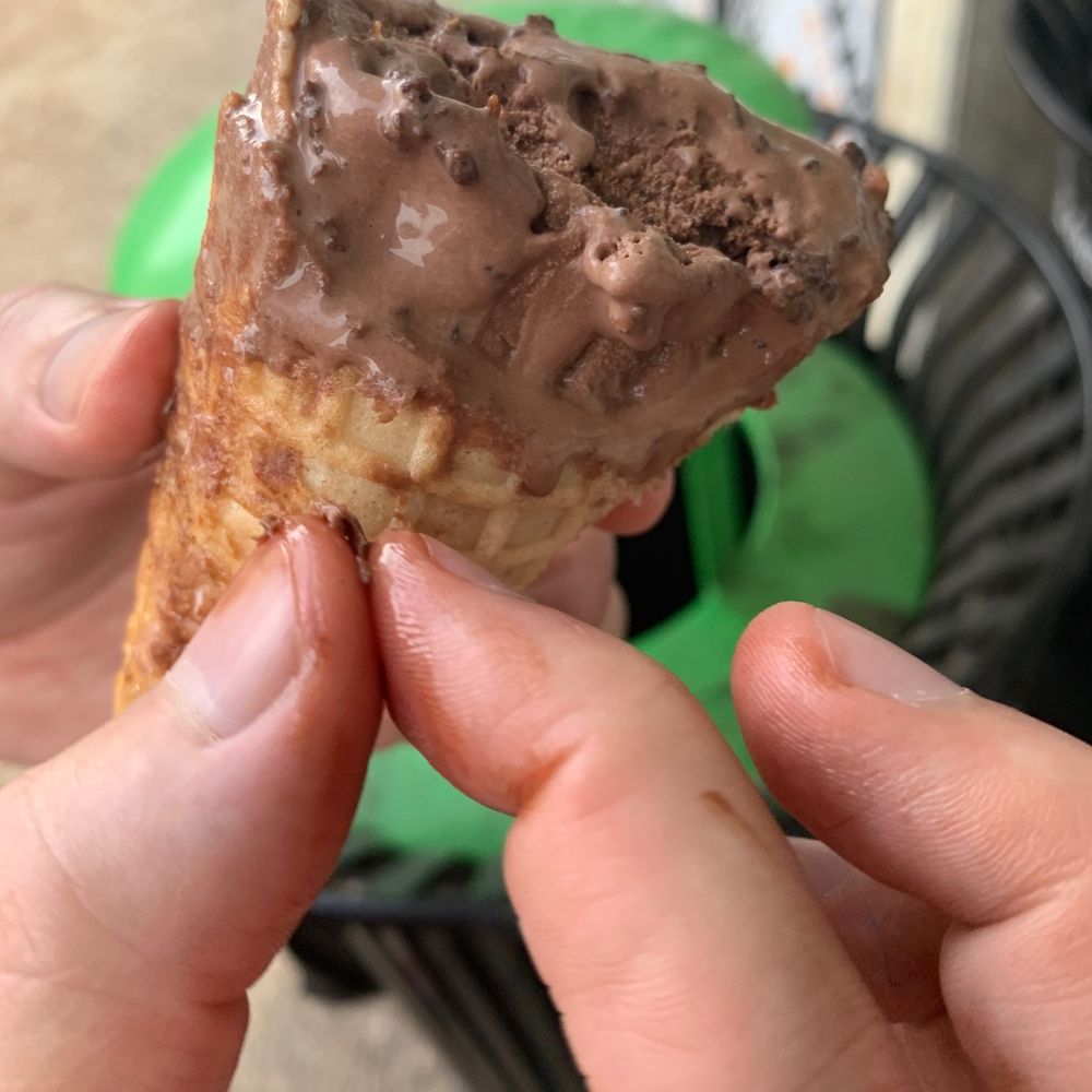 Kilwins Ice Cream - Chocolate - Fudge - Paper mache - Chocolatiers & Shops Near Me - Knoxville, Tennessee