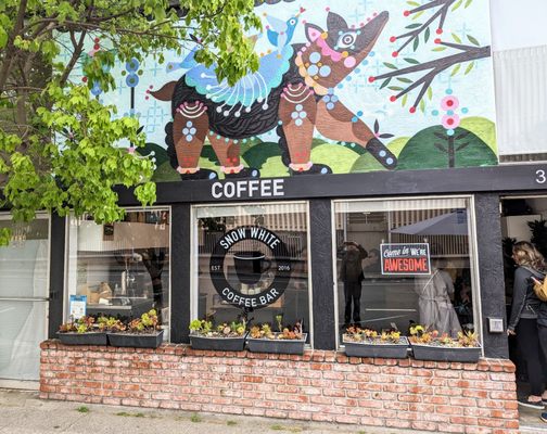 Snow White Coffee by null