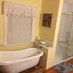 Bakers Bed and Breakfast - King room bathroom