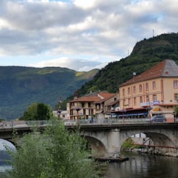 Hôtel le Bellevue Café - Restaurant overlooking river