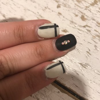 SB Nailbar - 1 week later.  They look dirty & you can see the bubbles in the polish - Nail Salons Near Me - Santa Barbara, California