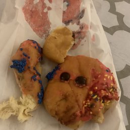 You can see the frosting from the inside saturated through the bag. Broken puppy head that my kindergarten child received. You can see the frosting from the inside saturated through the bag. Broken puppy head that my kindergarten child received.