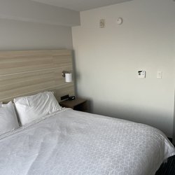 Holiday Inn Express & Suites Norfolk Airport