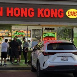Tn Hong Kong Express - Line outside the door