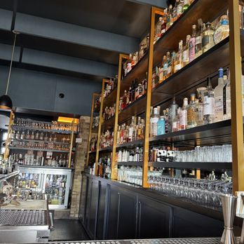 The Distance Social - Cocktail Bars Near Me - East Dundee, Illinois