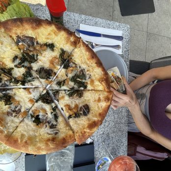 Earls Kitchen + Bar - Mushroom + Spinach pizza ! - Canadian (New) Near Me - Burnaby, British Columbia Earls Kitchen + Bar - Mushroom + Spinach pizza ! - Canadian (New) Near Me - Burnaby, British Columbia