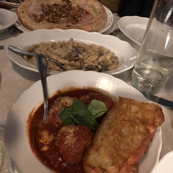 Piano Piano - Meatballs, mushroom cavatelli, Cacio e Carne pizza - Pizza Near Me - Oakville, Ontario Piano Piano - Meatballs, mushroom cavatelli, Cacio e Carne pizza - Pizza Near Me - Oakville, Ontario