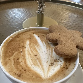 Floressa - Gingerbread latte w almond milk - Gluten-Free Near Me - Cleveland, Ohio Floressa - Gingerbread latte w almond milk - Gluten-Free Near Me - Cleveland, Ohio