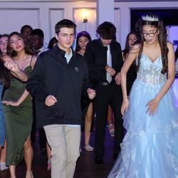 Super Sweet Sixteens - Wobble wobble dance