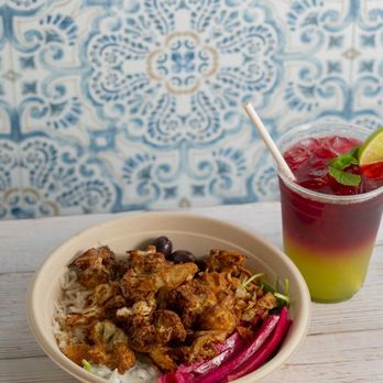 Bis Bas Mediterranean Grill - Chicken bowl and mixed drink - Mediterranean Near Me - Brooklyn, New York