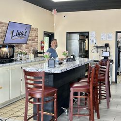 Lina's Restaurant - Bar area