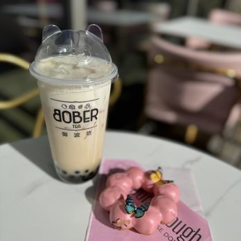 TOMO Tea House - Jasmine milk tea with boba and chizu, strawberry garden donut - Coffee & Tea Near Me - Palo Alto, California TOMO Tea House - Jasmine milk tea with boba and chizu, strawberry garden donut - Coffee & Tea Near Me - Palo Alto, California