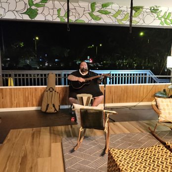 SCP Hilo Hotel - Nice music and fresh air. - Hotels Near Me - Hilo, Hawaii