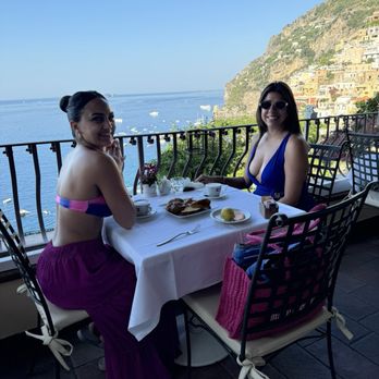 Hotel California Positano - Breakfast at hotel California - Hotels Near Me - Positano, SA