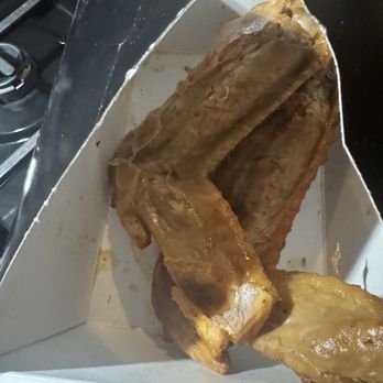 Cornbread Brooklyn - Undercooked Turkey Wings - Soul Food Near Me - Brooklyn, New York