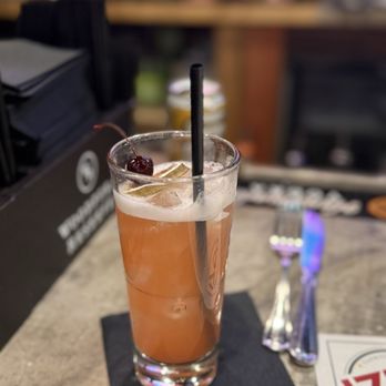 1750 Taphouse - We Gotta Runner - Pizza Near Me - Bedford, New Hampshire