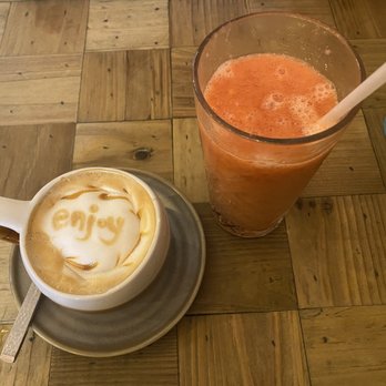 The Lost Elephant's Kitchen - Latte & Smoothie - Breakfast & Brunch Near Me - London, XGL