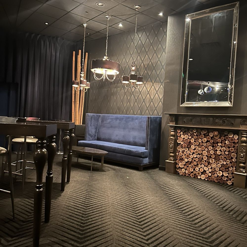 The Lady's Room & Lounge