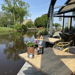 Eetcafe De Winze - Terras aan de Dokkumer Ee.
