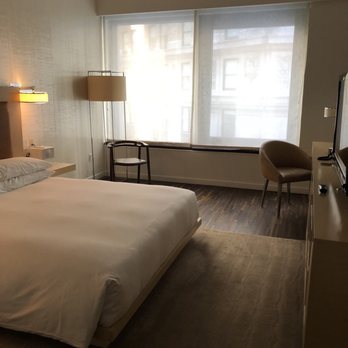 Hyatt Centric Wall Street - Loved our king bed - Hotels Near Me - New York, New York