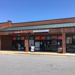E M Dodger's Pet Supply & Bath House - Storefront