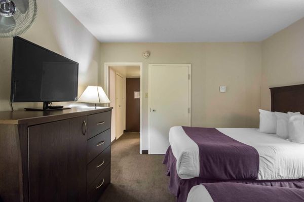 Quality Inn & Suites Yellowknife by null