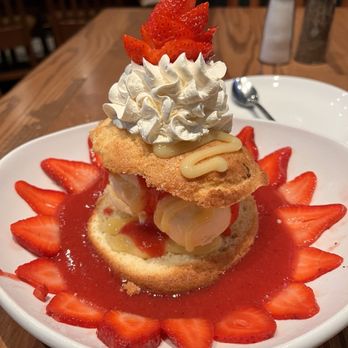 Oswego Grill - Strawberry cake - American Near Me - Beaverton, Oregon Oswego Grill - Strawberry cake - American Near Me - Beaverton, Oregon