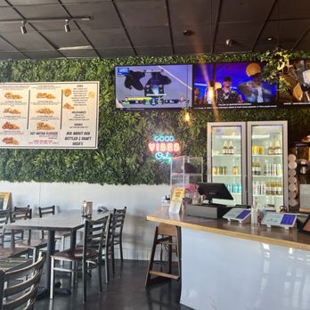 Hot Motha Clucker - Chicken Shop Near Me - Thousand Oaks, California