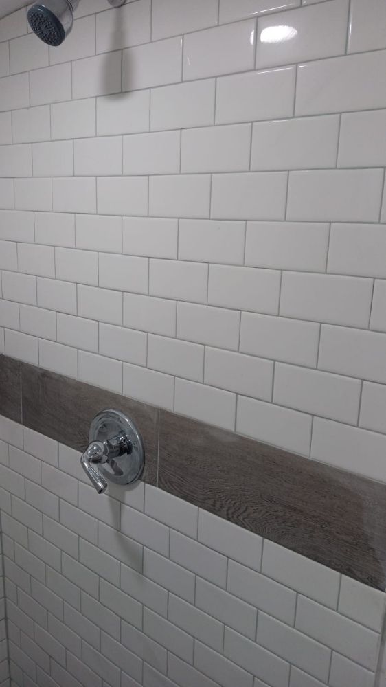 Slide of Aldana Tiles Construccion