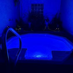 Bubbly Tub & Tan - Private hot tub time for 2