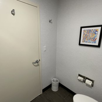Hampton Inn Newark Airport - Room 803 - Hotels Near Me - Newark, New Jersey Hampton Inn Newark Airport - Room 803 - Hotels Near Me - Newark, New Jersey