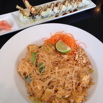 Paragon - Delicious sumo roll and pad Thai w/ tofu - Asian Fusion Near Me - Evanston, Illinois Paragon - Delicious sumo roll and pad Thai w/ tofu - Asian Fusion Near Me - Evanston, Illinois
