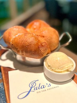 Jula's on the Potomac by null
