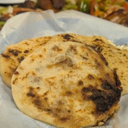 Mary's Pupuseria - Tres pupusas revueltas and chicken and cheese