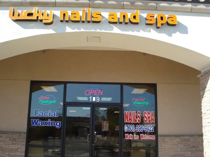 Lucky Nails and Spa Logo