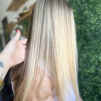 Lived In Salon - Dimensional highlights - Hair Stylists Near Me Lived In Salon - Dimensional highlights - Hair Stylists Near Me