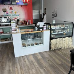 Sweet Siren Bakery - Inside