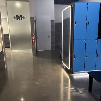 EōS Fitness - Locker room - Gyms Near Me - Atascocita, Texas